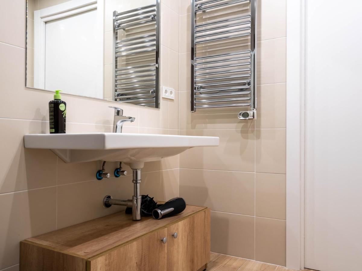 Limehome Barcelona Carrer De Besalu 90 - Estancia Temporal Zewnętrze zdjęcie